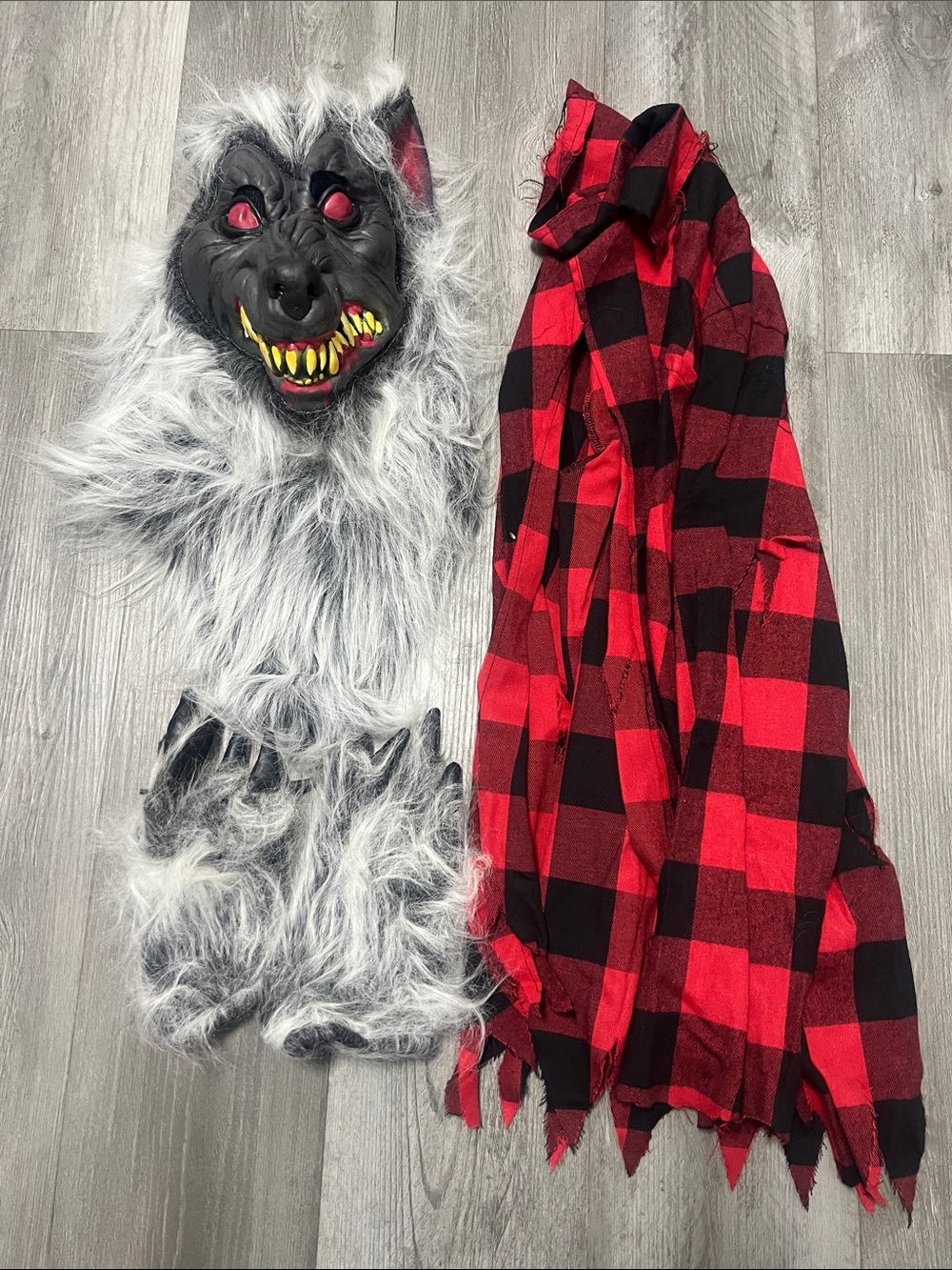 Spirit Halloween howling wolf costume/ size M